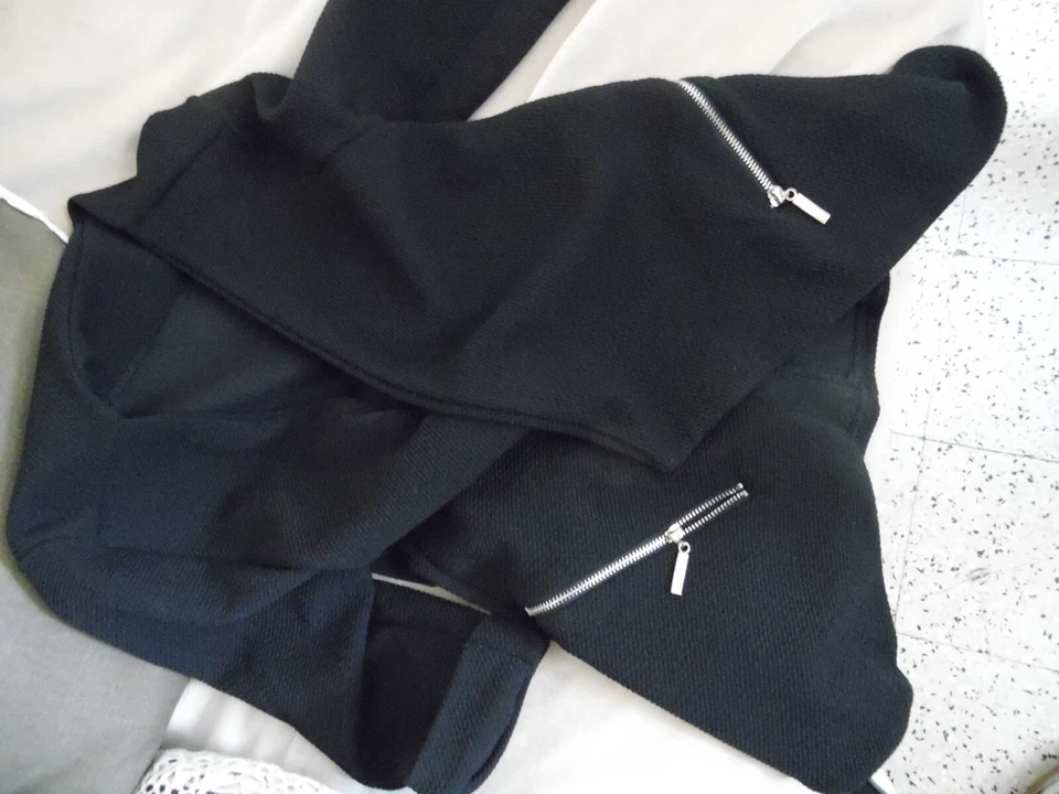 cape poncho taille M noir femme marque Codin - Photo 2/4