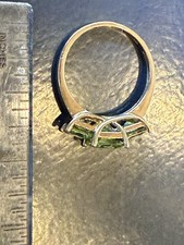 Women  s Three Stone peridot ring size 7 14k Gold