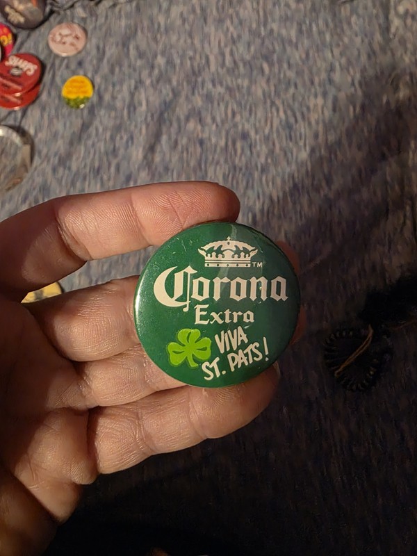 Corona Extra Viva St Pats Green Shamrock Pinback Button Beer Bar Promo Irish