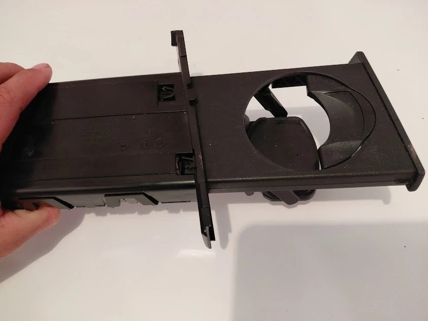 Portavasos derecho en salpicadero negro OEM BMW E90 E91 325i 325xi 330i 330xi 328i Foto 4 de 4