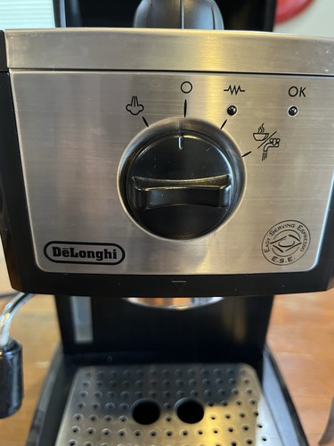 Espumador para máquina de café espresso DeLonghi EC155 negro e inoxidable - Imagen 4 de 7