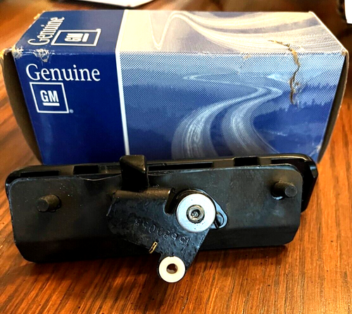 New Old Stock Genuine GM RH Rear Door Outside Handle Part# 15999938 - Picture 2 of 2