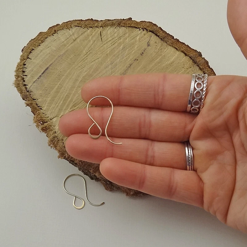 Pendientes de lágrima rellenos de oro - Ganchos de oreja franceses martillados - Alambres de oreja de lujo Foto 4 de 4