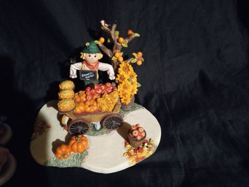 VINTAGE HUMMEL /GOEBEL HARVEST TIME SCAPE COUNTRY KITCHEN EXCLUSIVE 3 FIGURES - Picture 3 of 3