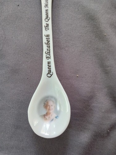 Queen Mother Elizabeth Porcelain Spoon - Picture 2 of 3