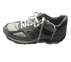990v5 running shoe