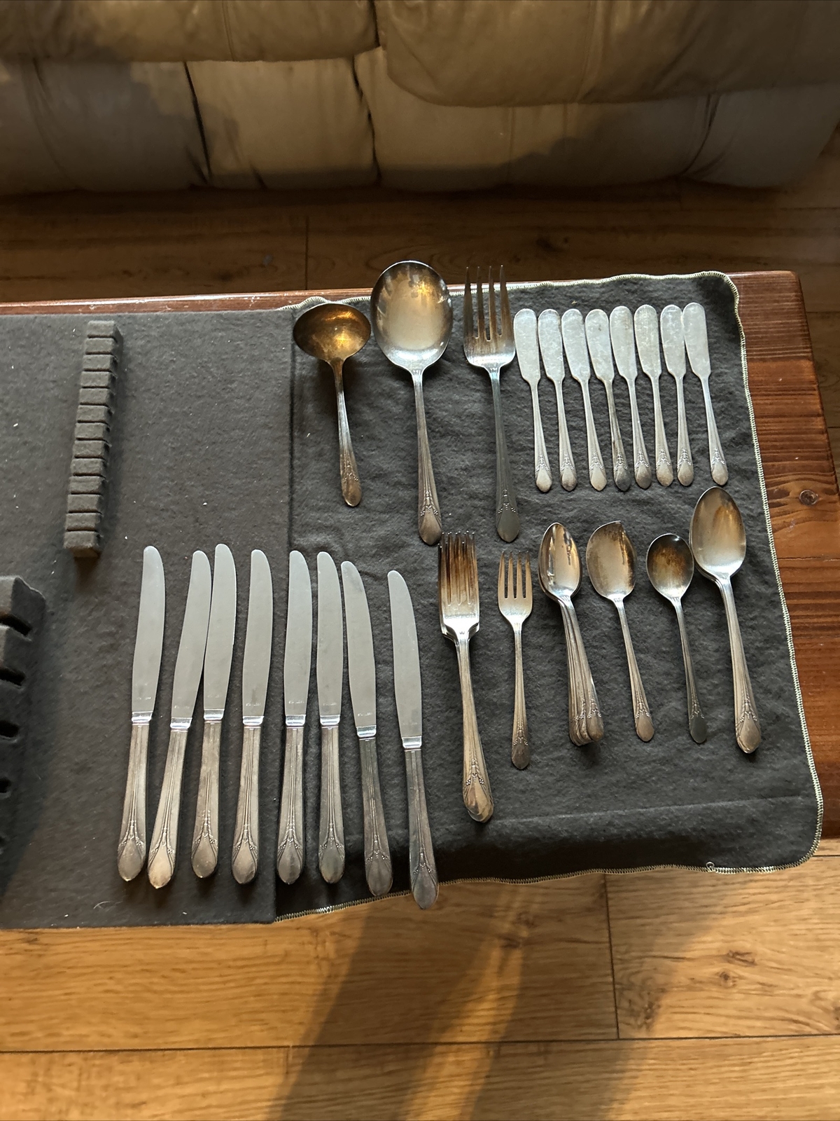 WM Rogers MFG. Co Silverplated Original Rogers Pattern SILVERWARE 36 PC.