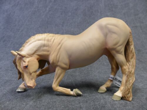 WIA NEW * Vincenzo - Perlino * Brigitte Eberl 1:18 Scale Bowing Model Horse - Picture 1 of 9