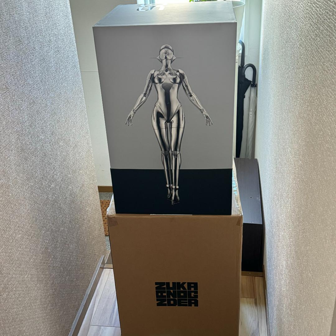 Hajime Sorayama Sexy Robot Floating 1/4 Scale Figure SILVER Hajime Sorayama Sexy Robot Floating 1/4 Scale Figure SILVER