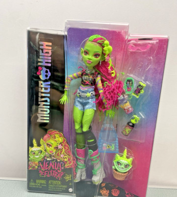 Monster High Venus McFlytrap Fashion Doll with Pet Chewlian