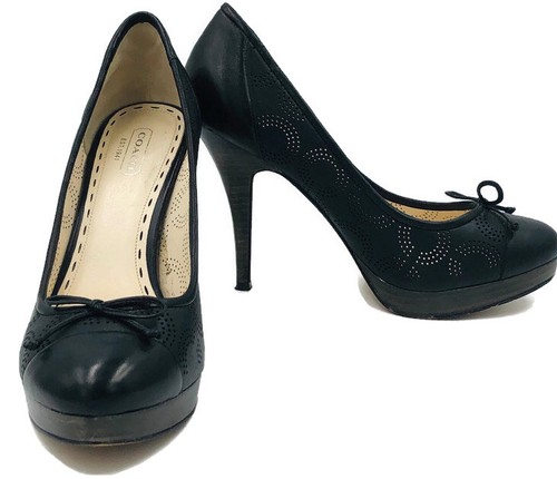 coach signature pumps