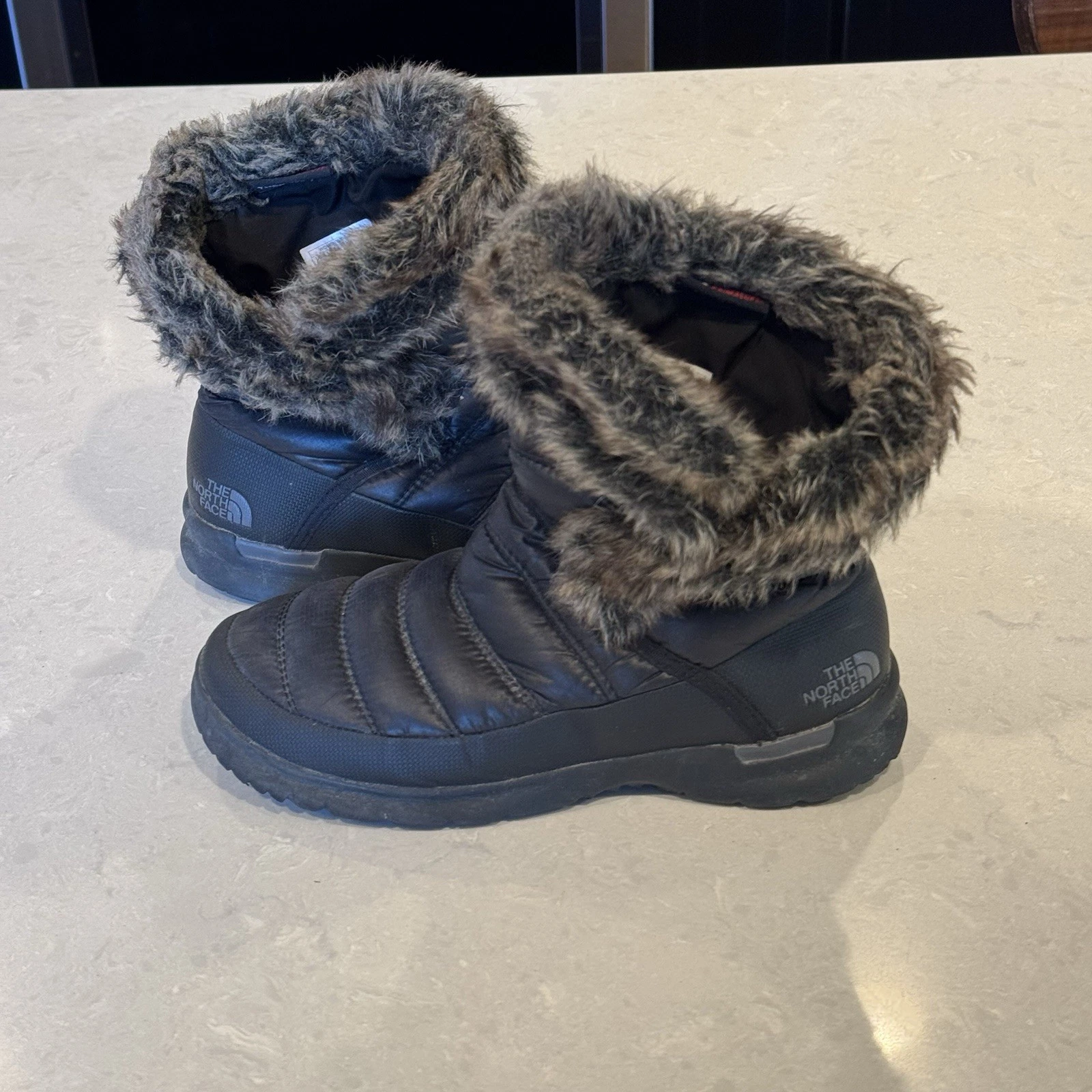 The North Face ThermoBall Microbaffle II Performance Snow Boots Women’s size 6