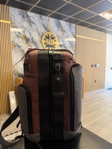 限定特価❗️【美品】TUMI⭐︎Higginsボディバッグ Tumi Higgins | eBay