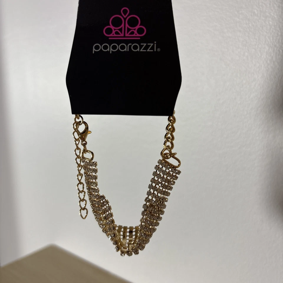 Paparazzi-Jewelry Gold Bracelet chain closure, beautiful white Christmas sparkle - Image 3 of 4