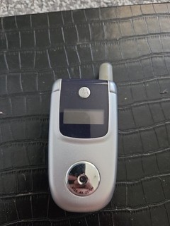 Vintage Motorola V220 Mobile Phone