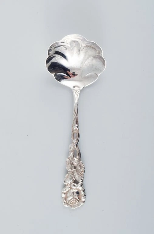 Una collezione di 6 pezzi di vari argento e argento placcato. - Immagine 4 di 4