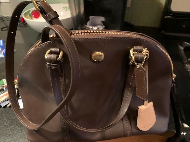 Stylish and Durable Handbag for Women-image