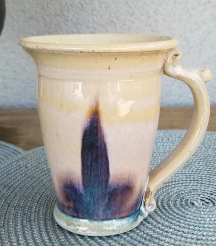 VTG.  ARTIST SIGNED HIGH GLOSS STUDIO POTTERY COFFEE MUG