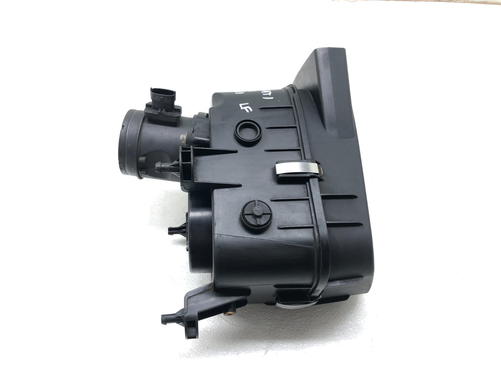 2014-2019 MASERATI GHIBLI SQ4 3.0L LEFT DRIVER FRONT AIR CLEANER FILTER BOX OEM.