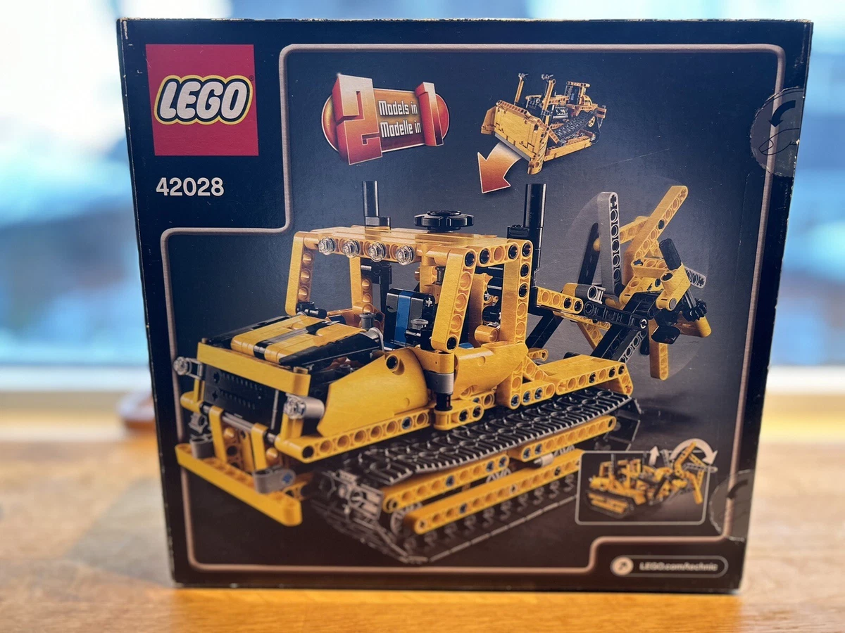 LEGO TECHNIC Bulldozer 42028 Brand New RETIRED SET