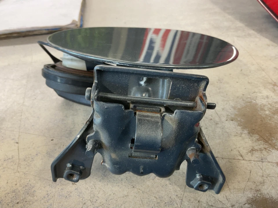 Puerta del depósito de combustible HYUNDAI ENTOURAGE 07 08 09 10 VERDE GRIS PRADO 7V Foto 3 de 3