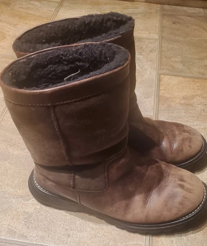 Stivali Ugg Brooks marroni foderati in shearling da donna taglia 8