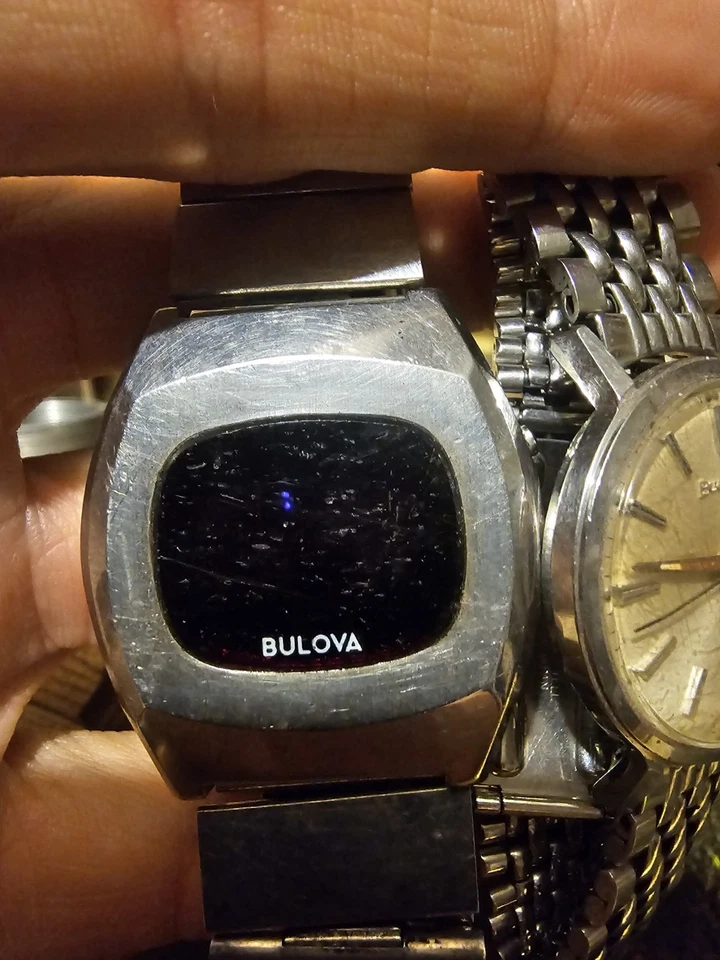 orologio bulova computron vintage con un altro orologio Bolova entrambi così com'è - Immagine 2 di 4