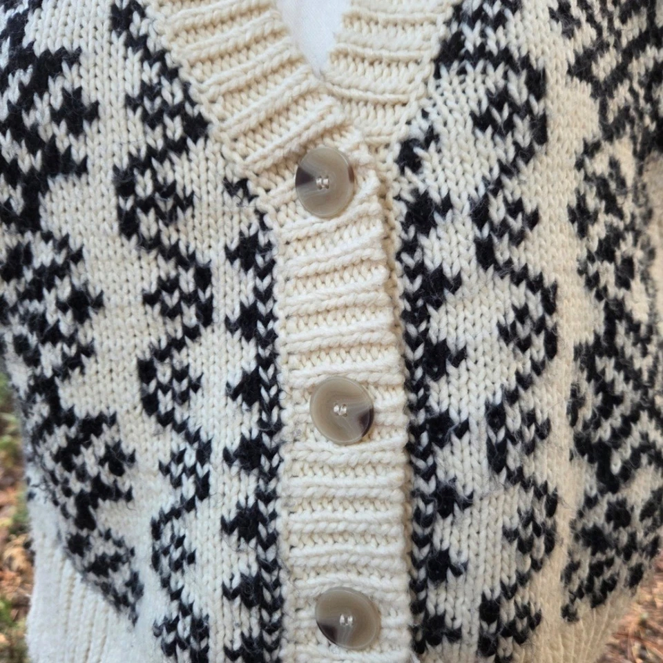 Zara Winter Cream and Black Button Up Patterned Knit Cardigan Vest Size Medium - Image 3 of 4