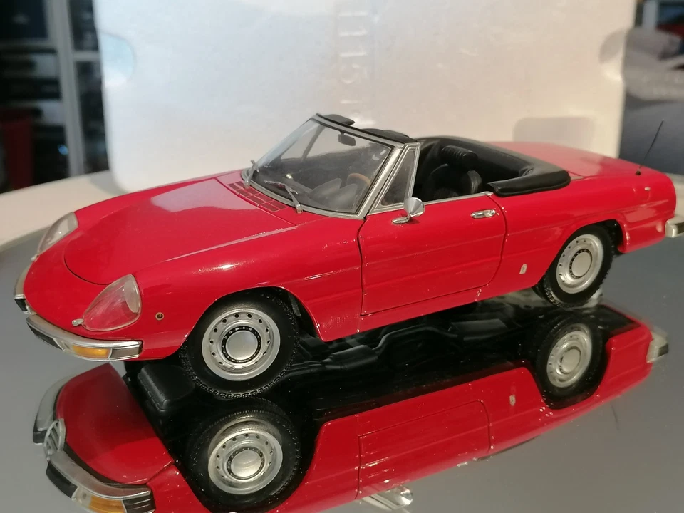 Minichamps 1/18 Alfa Romeo 2000 Spider 1970 Rosso MINT no box Display case free - Immagine 4 di 4