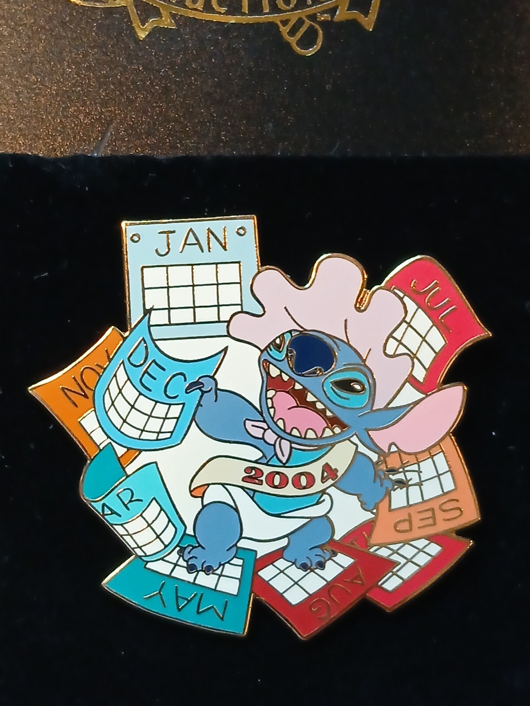 DISNEY AUCTIONS DA PIN LE BABY STITCH NEW YEAR CALENDAR WEARS DIAPER BONNET LILO