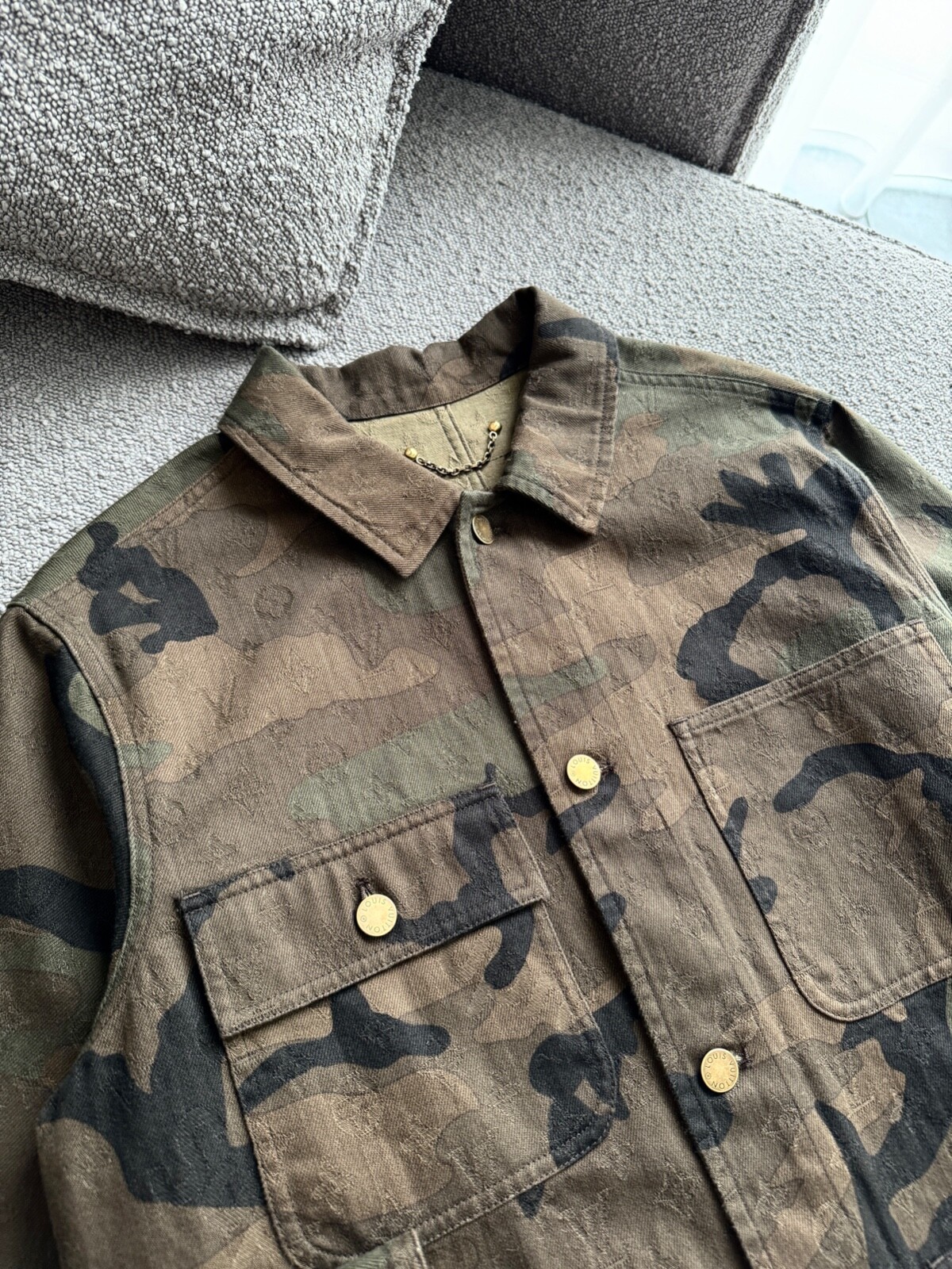 Men's Authentic LOUIS VUITTON SUPREME Camo Monogram Denim Trucker Jacket 46 S/M image 4