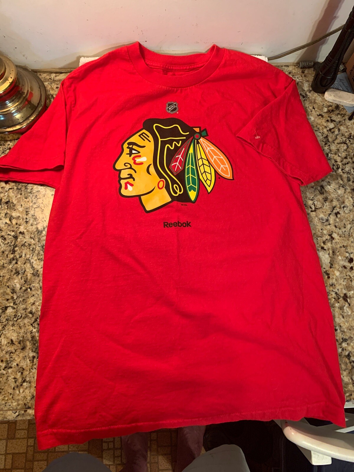 Chicago Blackhawks REEBOK NHL T-Shirt Size M  Limited Edition 100% Cotton