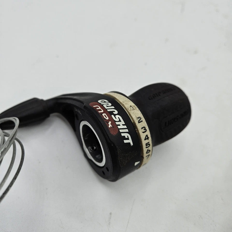 Lote de cambios de empuñadura de bicicleta principalmente vintage - algunos NOS - cambios, cables y accesorios Foto 3 de 4