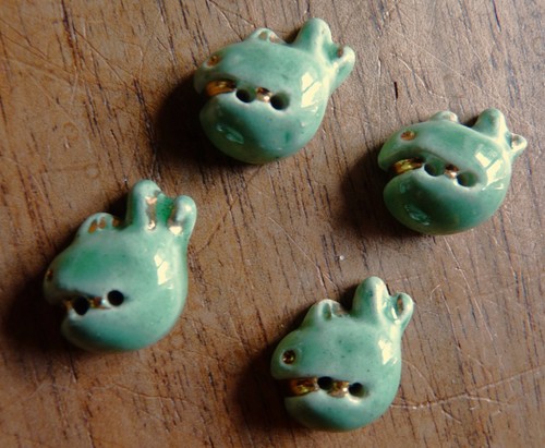 Lot De 13 Petits Boutons Anciens Vers 1940 - Couleurs Vert Et Beige, Occasion