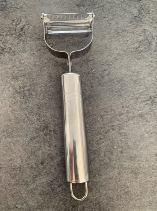 High Quality Stainless Steel Potato Cucumber Carrot Grater Julienne Peeler