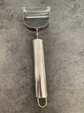 High Quality Stainless Steel Potato Cucumber Carrot Grater Julienne Peeler