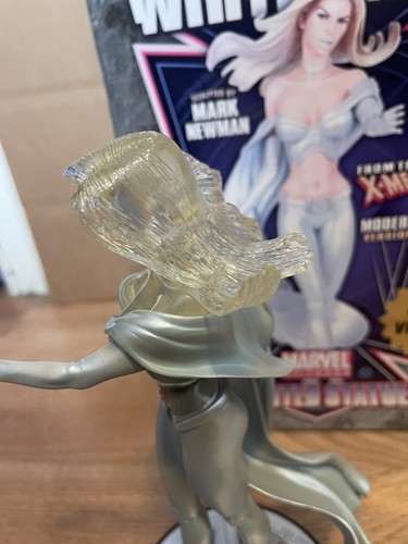 BOWEN X-MEN EMMA FROST STATUE CLEAR DIAMOND VERSION. (DAMAGE READ) - Picture 5 of 12