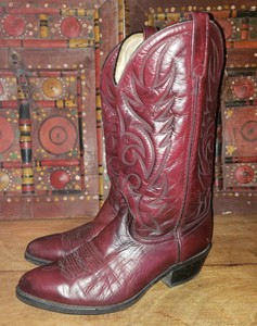 maroon cowboy boots