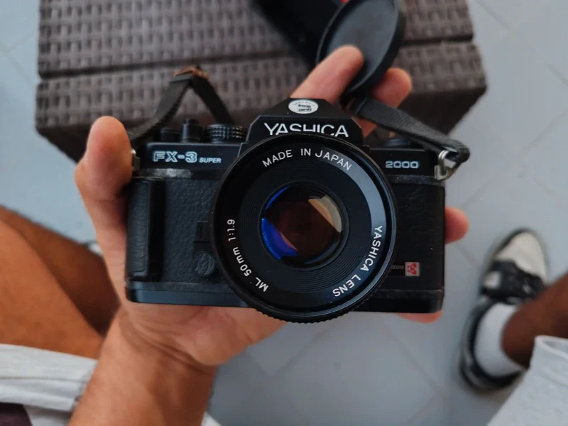 Fotocamera Reflex 35mm Yashica FX-3 Super 2000 + Obiettivo Yashica ML 50mm f/1.9