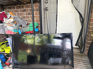 Magnavox 39ME413V/F7 39in LED 720p HD Flat Screen TV Black HDMI/Component