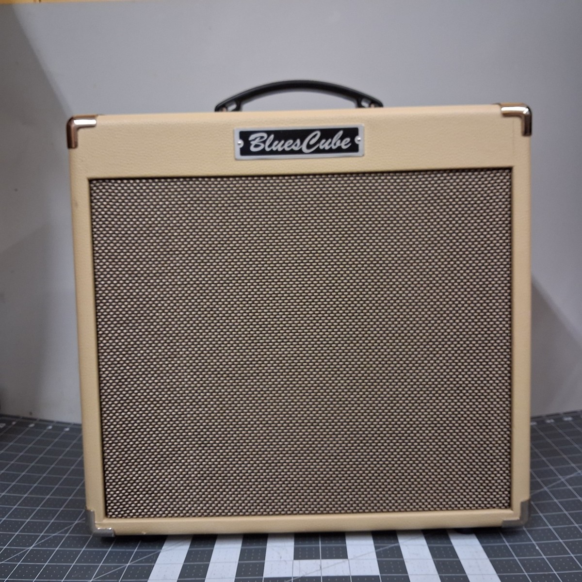 Roland ローランド/Blues Cube Hot Guitar Amplifier Vintage Blonde Amazon.com: Roland Blues Cube Hot 30W 1x12 Guitar Combo Amplifier