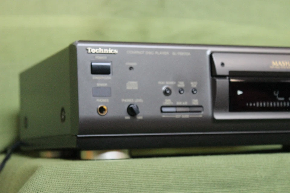 Technics SL-PS670A Lettore CD + BA **** con laser nuovo - Immagine 3 di 4