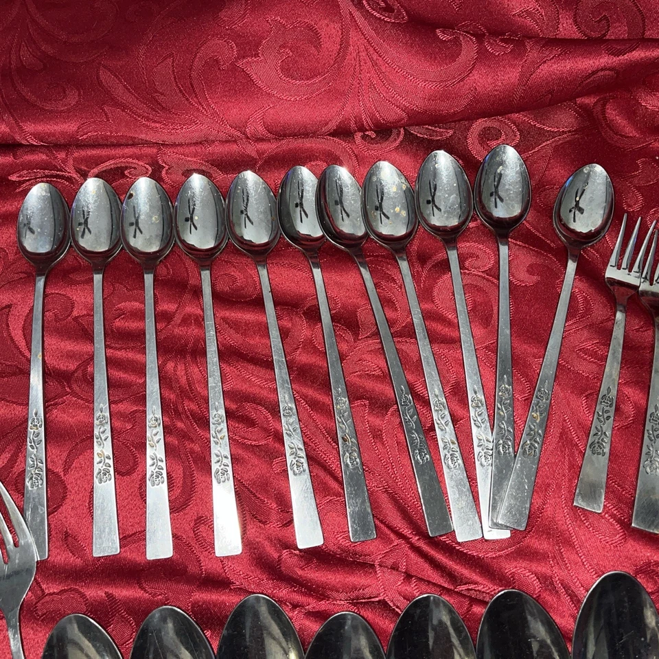 1974 OXFORD HALL   FLORENTINE ROSE SERVING 80 Pieces STAINLESS FLATWARE RETIRED - Image 3 of 4