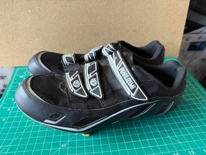 Men's Pearl Izumi road cycling shoes Cleats, M 9, EU 42 - (P644)