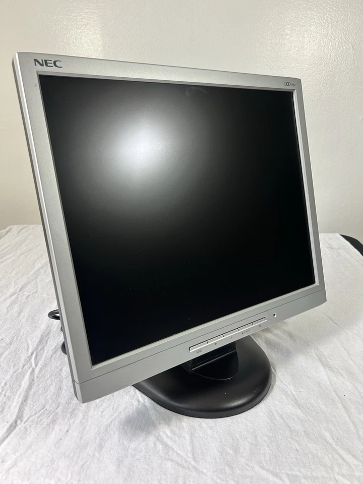 Vintage NEC 17” LCD1712 K17AN MultiSync LCD VGA Flat Panel Monitor Retro Gaming - Image 2 of 4