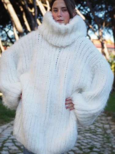 White Mohair Sweater Extra Thick Oversize T-neck removable Handmade Handknitted