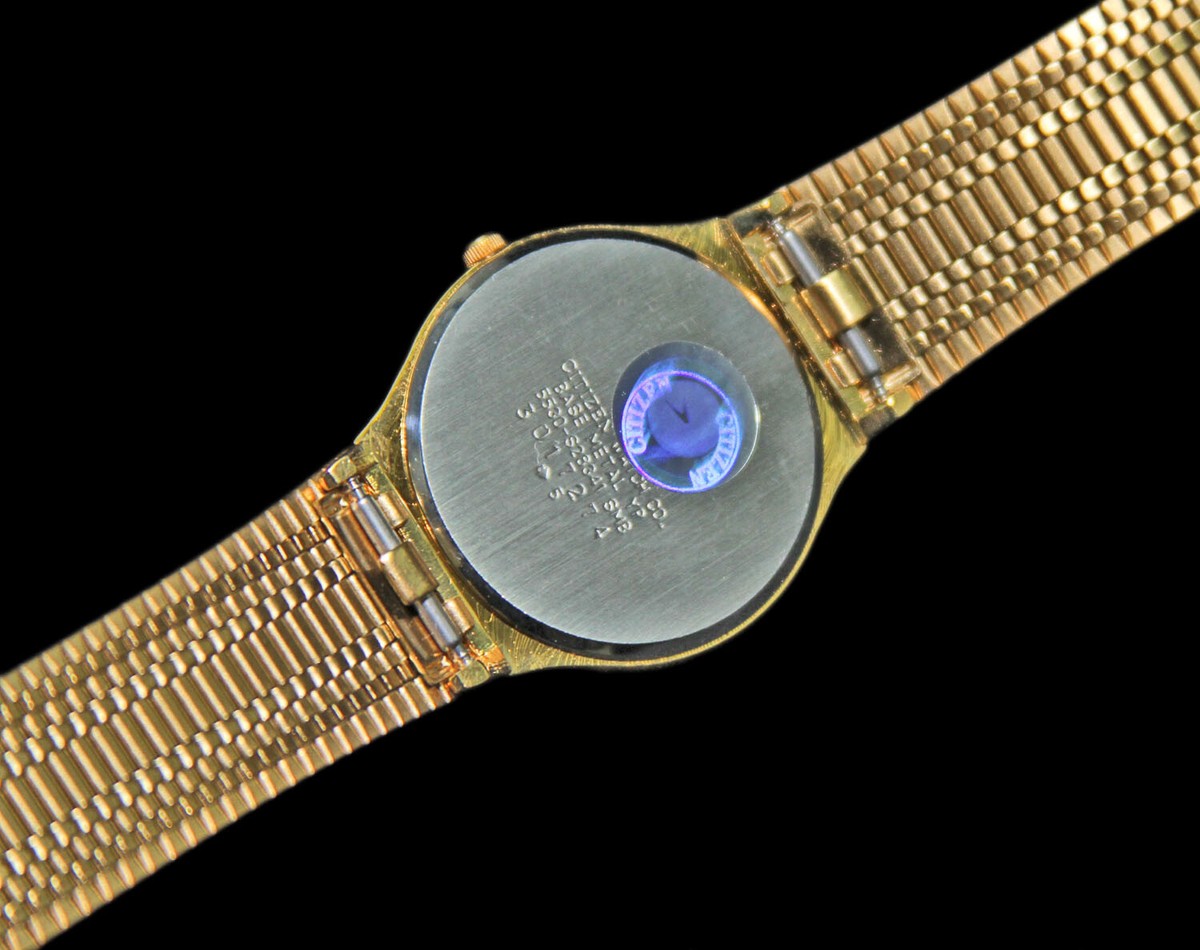 Citizen Eco-Drive AW1212-87A - Orologio Uomo Analogico Al Quarzo, Carica Solare, Cassa Dorata, Bracciale In Acciaio