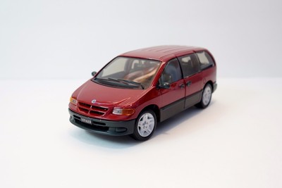Maisto Plymouth Voyager/Dodge Caravan MiniVan 1:26 Scale Diecast