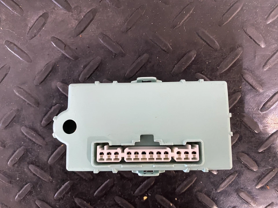 Módulo integrado OEM 2004-2008 Toyota Corolla Matrix BCM 82641-12031 Foto 3 de 3