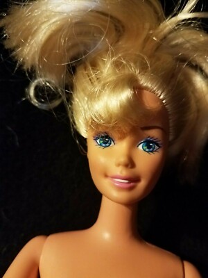 1993 Mattel Barbie Twist and Turn Short Blonde Hair Blue Eyes